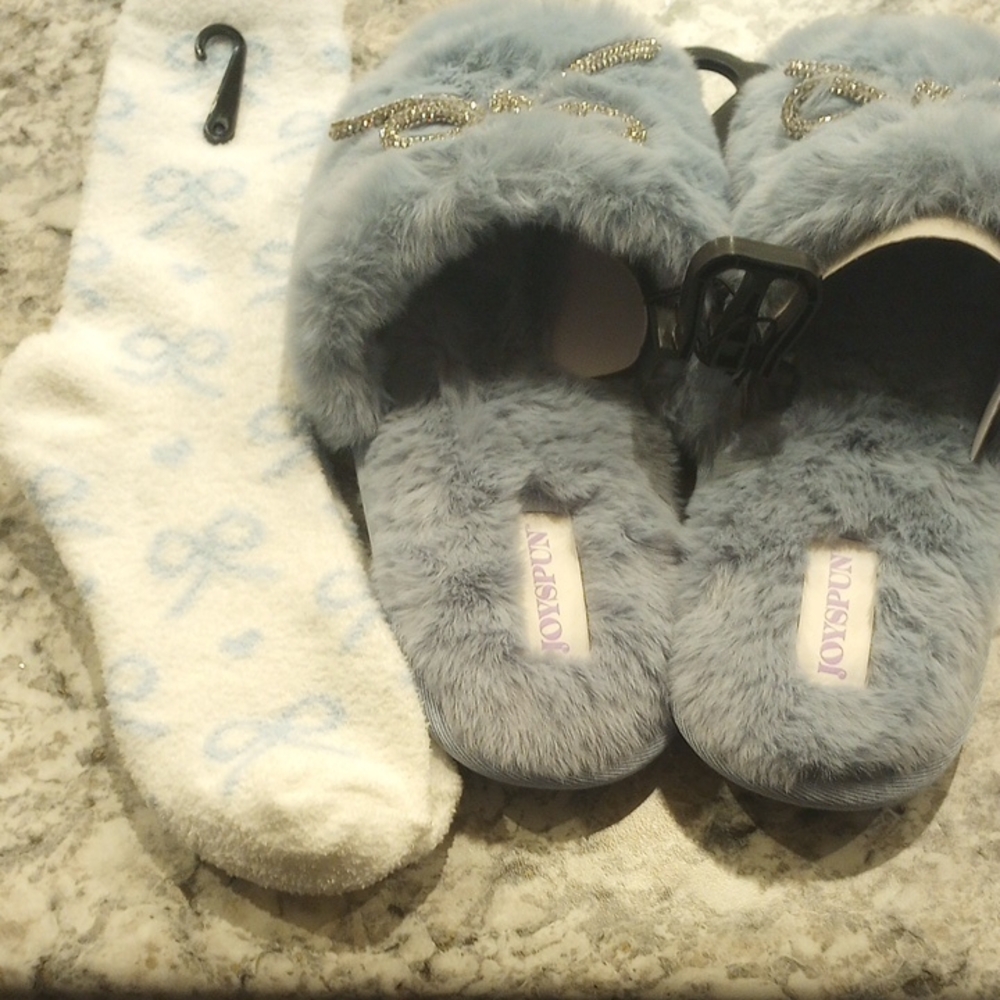 Joyspun Fuzzy Women's Slippers with White Socks